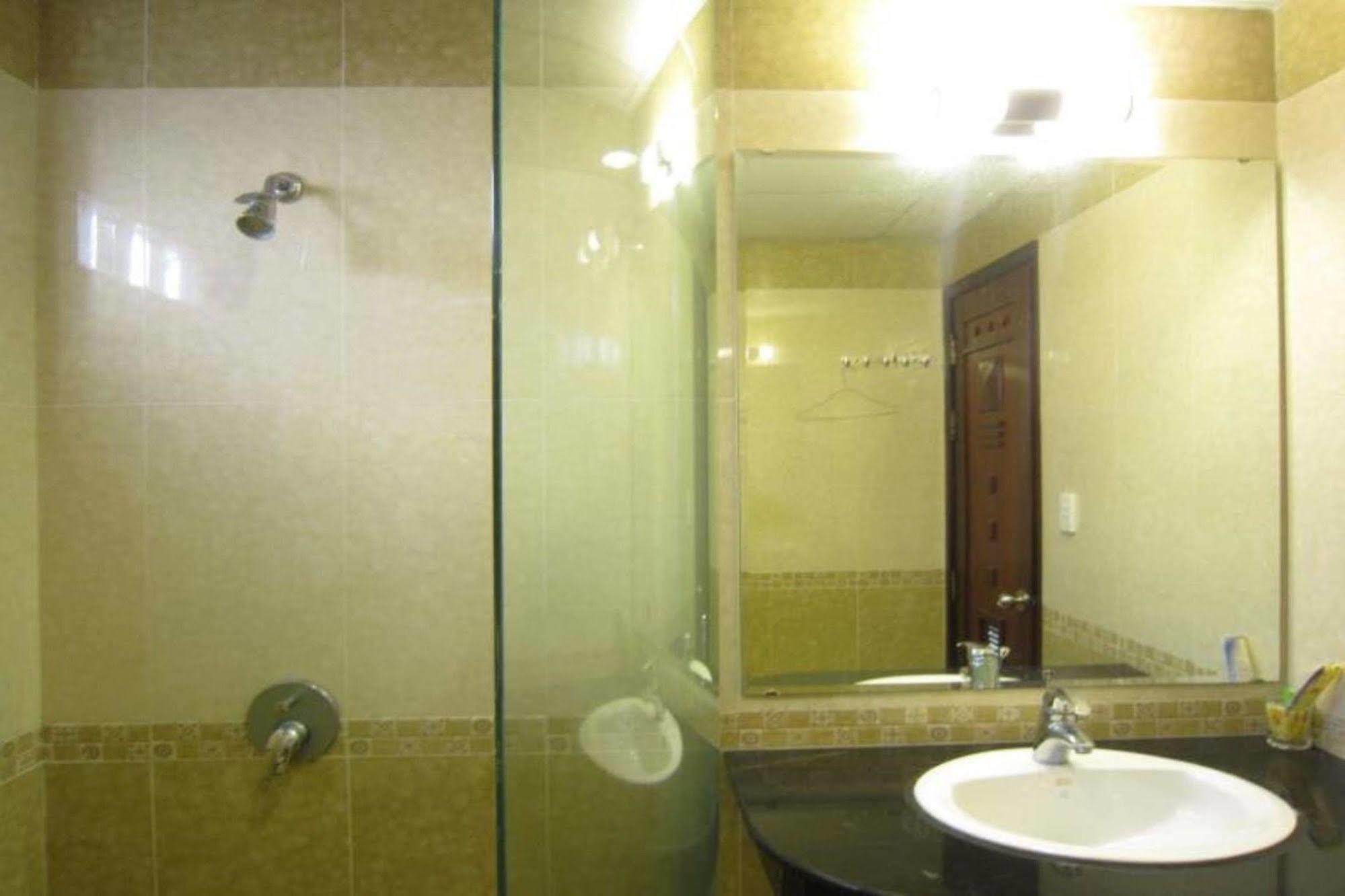 Quy Thanh Hotel Хошимін Екстер'єр фото