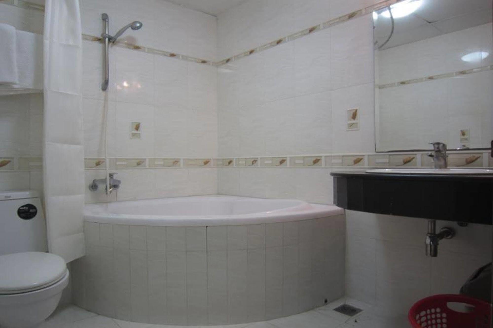 Quy Thanh Hotel Хошимін Екстер'єр фото